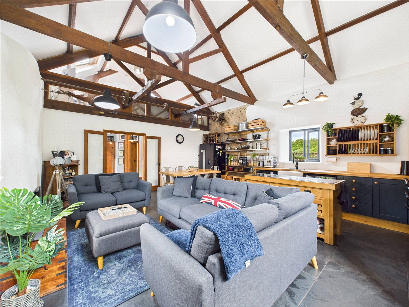 Kitchen & Living